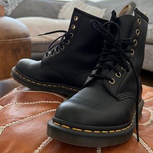 14045 Vegan Leather Dr Martens